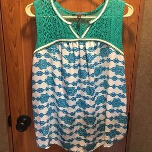 SALE. BUY2/$30. Signature Studio Brand Sleeveless Blouse Sz. M